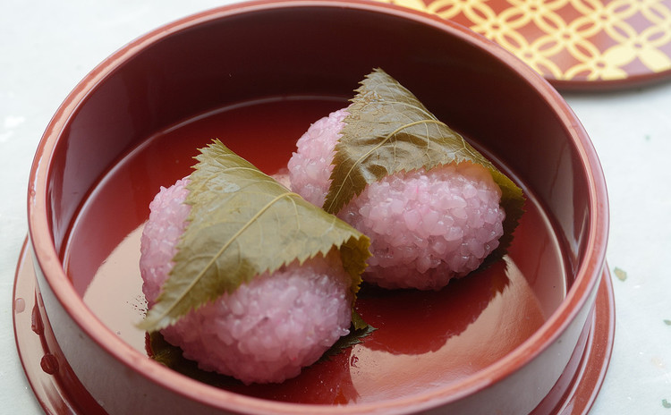 【春の和食卓文化ことはじめ・東西の桜餅比べ】