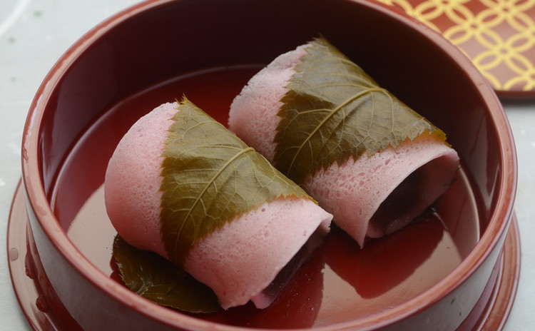 【春の和食卓文化ことはじめ・東西の桜餅比べ】