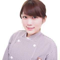 パティシエール・お菓子研究家Rie