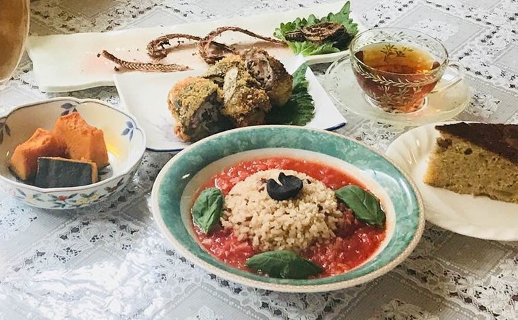 プロが伝授!人気バナナケーキ・火を使わずトマトスープ飯他。薬膳ビール付