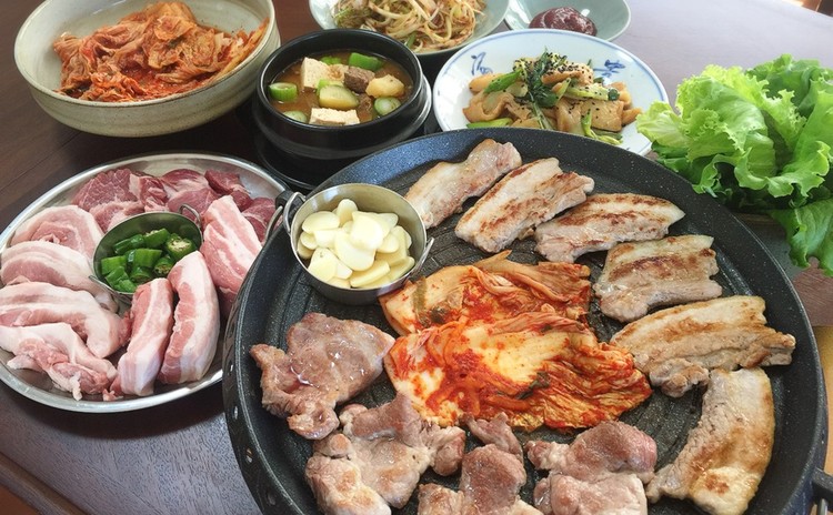 サムギョプサル、韓国味噌チゲ、ピリ辛ネギサラダ、さつまあげの韓国炒め