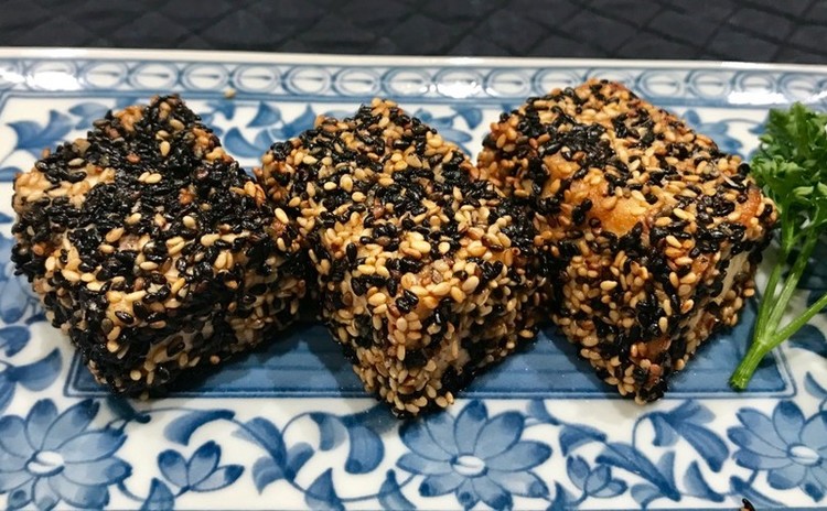 焼き鯖寿司と茶碗蒸しを中心とした和食と人参ケーキ