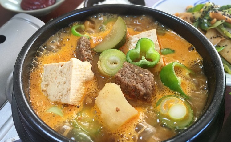 サムギョプサル、韓国味噌チゲ、ピリ辛ネギサラダ、さつまあげの韓国炒め