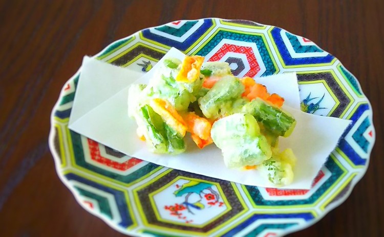 夏の爽やか和食 いなり寿司 鶏つくね かき揚げ 他2品