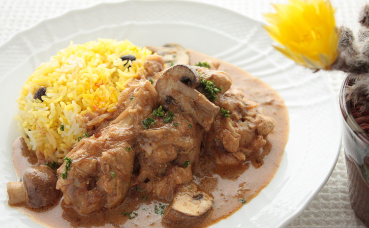 スパイス使いを身近に!手軽な本格インドカレーで夏の色と香りの幸せ献立。