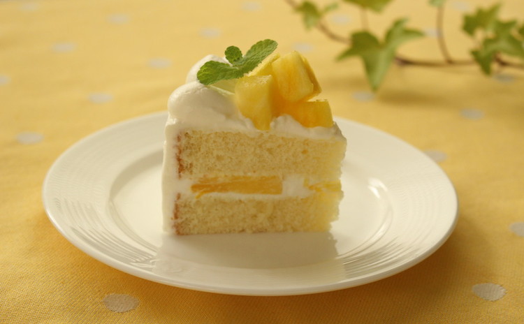 フレッシュパイナップルの香りいっぱい♪ミントも爽やか夏のショートケーキ