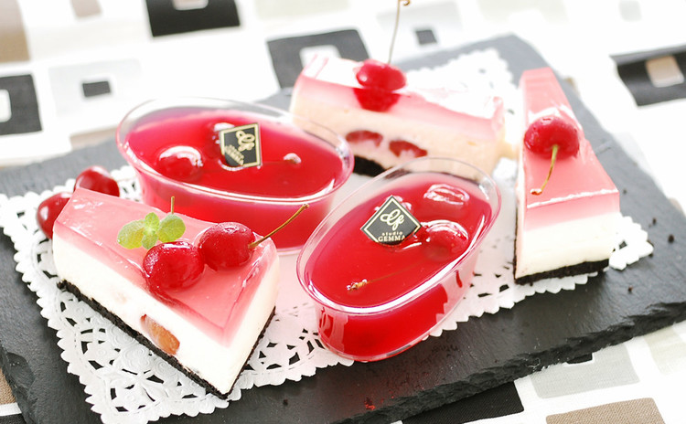 チェリーコンポートとレアチーズケーキ