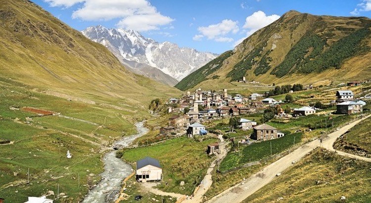 モデル・定住旅行家ERIKOと楽しむ世界の食体験~ジョージア編~