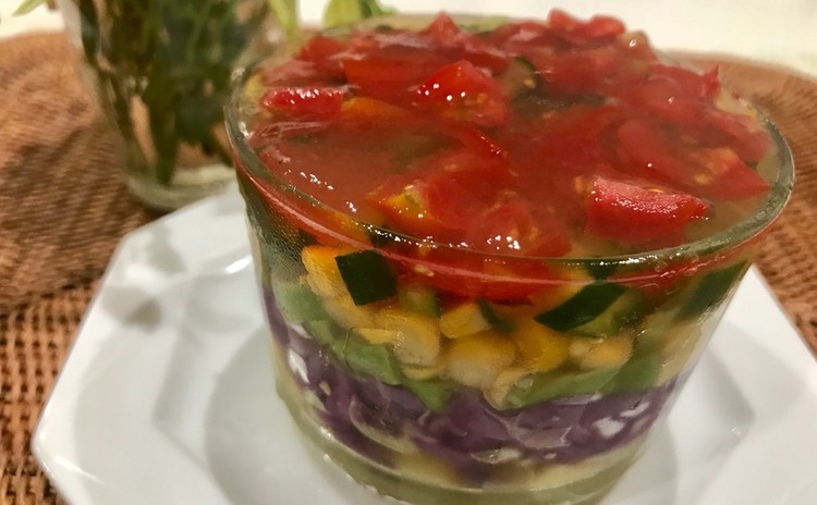 旬の野菜いっぱいと酢締め鯵の押し寿司、暑い夏にピッタリのメニューです。