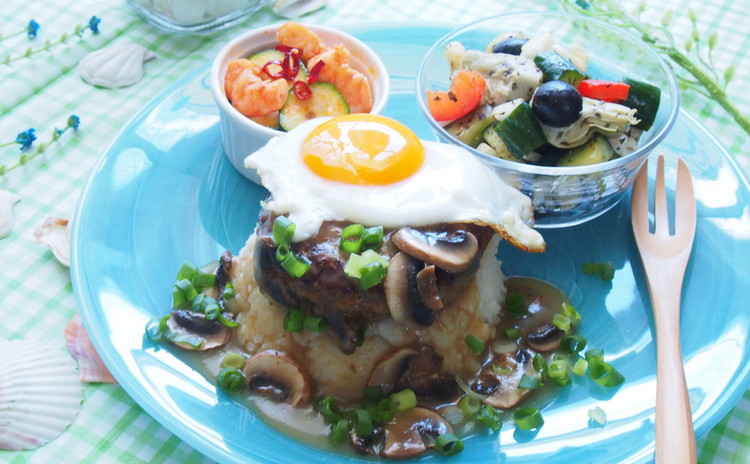 夏のハワイ料理!ロコモコ、パスタサラダ、マカデミアナッツパンケーキなど