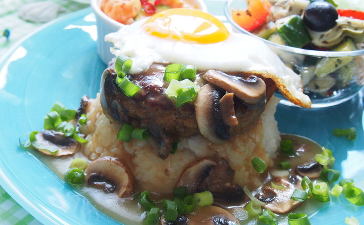夏のハワイ料理!ロコモコ、パスタサラダ、マカデミアナッツパンケーキなど