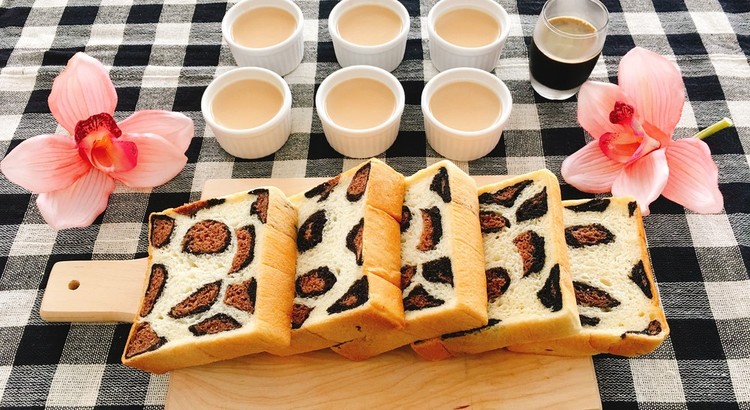 ヒョウ柄食パンときな粉プリン