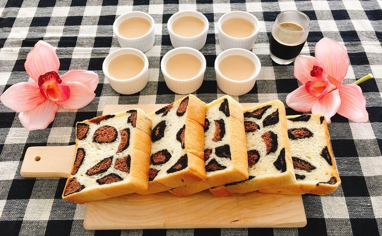 ヒョウ柄食パンときな粉プリン