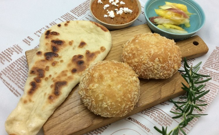 10分で出来る!きのこのキーマカレーで「焼きカレーパン&簡単ナン作り」