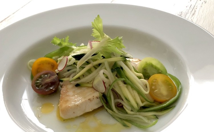 暑い夏に酸味とスパイスのきいたお魚のエスカベーシュ風をメインに