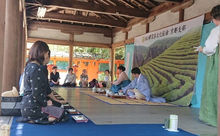 韓国の「雅(みやび)」を感じる~韓国茶禮と伝統餅のコラボ体験~