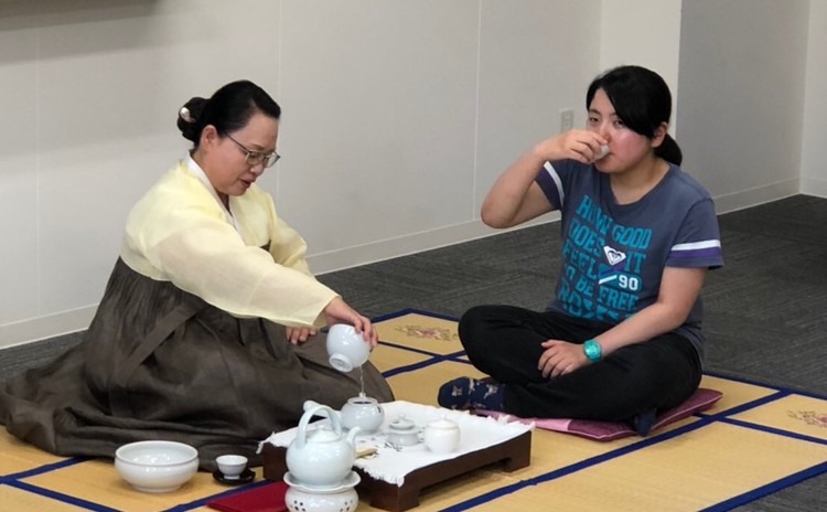 韓国の「雅(みやび)」を感じる~韓国茶禮と伝統餅のコラボ体験~