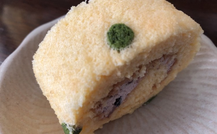 抹茶ドットの小豆ロールケーキ!