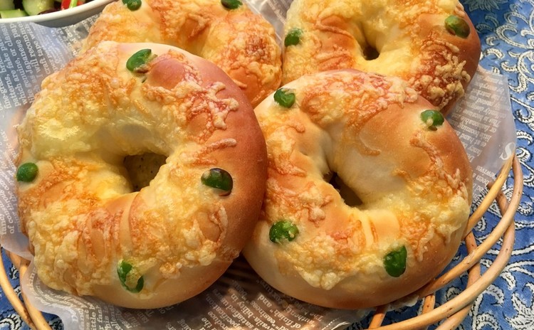 枝豆チーズブレッド〜スペアリブ&小エビとミックス豆のマリネ〜
