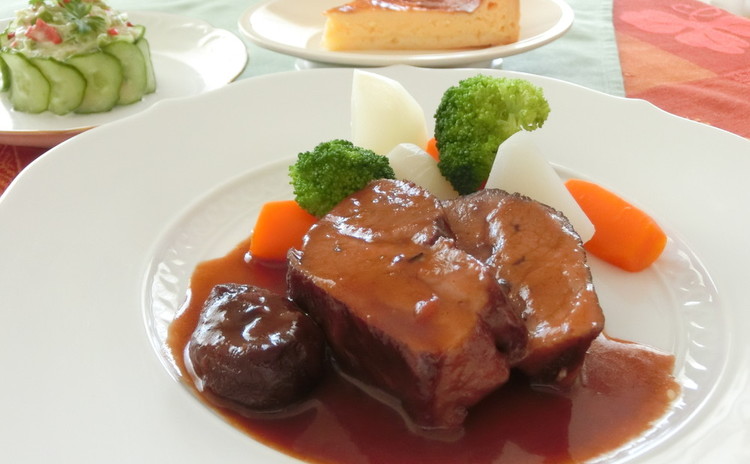 リクエストレッスン◇豚肉のプラム煮、カニとアボカドの前菜、チーズタルト