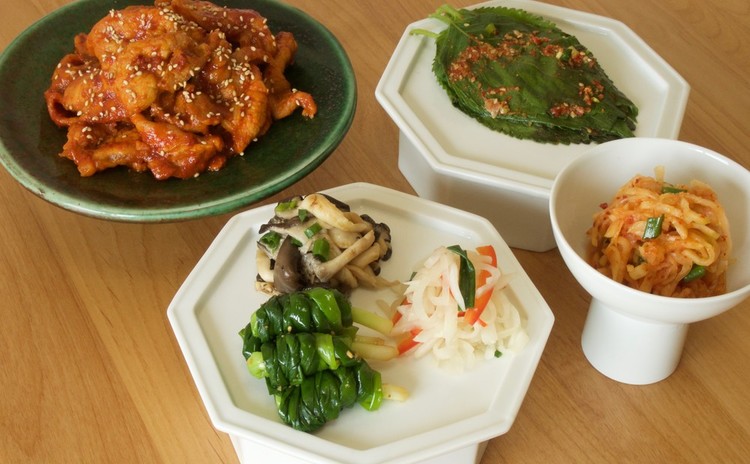常備菜にもおすすめ!5種のナムルと豚肉コチュジャン炒め
