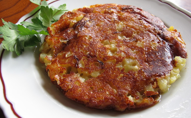 詰め物パスタのを生地から作る。ナスのトルテッリ他