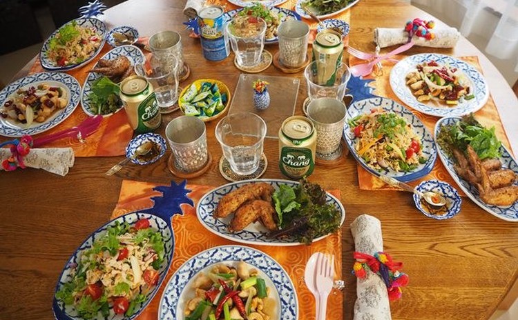 鶏の手羽先揚げ、カシューナッツ炒め、インスタントラーメンのスパイシーサラダはタイのB級グルメ! 簡単で美味しいレシピ❤ チャーンビールで乾杯しましょう♪