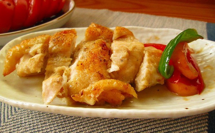 低糖質レシピで作る!京のおばんざい一汁三菜!
鶏むねカレー風味塩焼、冬瓜翡翆煮と吸物、
赤蒟蒻ステーキ