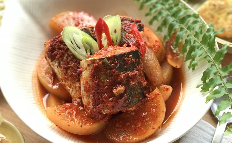 韓国の健康食卓! さばの煮物、三種ジョン、エゴマの葉っぱキムチなど