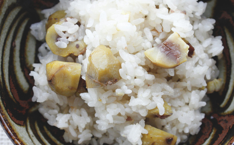 茨城名産、特別農園の大粒栗で年に一度の栗仕事!香り引き立つ秋の献立。