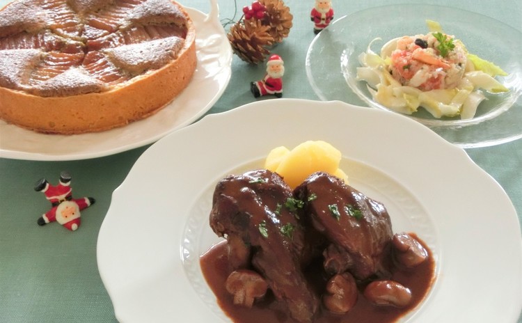 クリスマスに!鶏肉の赤ワイン煮、魚介とキヌアのサラダ、洋梨とアールグレーのタルト