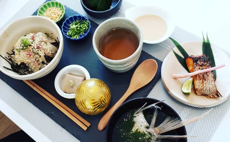 【9月特別価格:淡路島産最高級天然真鯛お取り寄せ使用】絶品胡麻だれ鯛茶漬 & 鯛の幽庵焼き+おまけ(鯛の潮汁)