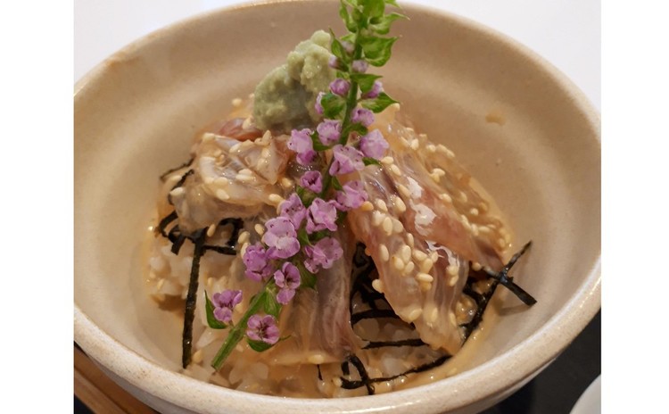 【9月特別価格:淡路島産最高級天然真鯛お取り寄せ使用】絶品胡麻だれ鯛茶漬 & 鯛の幽庵焼き+おまけ(鯛の潮汁)