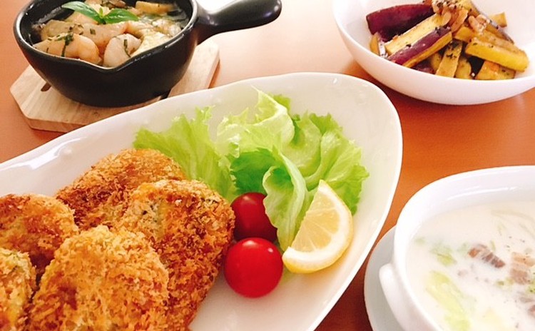 旬の食材でヘルシー料理! カボチャのコロッケ、海老とエリンギのアヒージョ、白菜とベーコンのミルクスープ、サツマイモとクルミのきんぴら、焼りんごのアイス添え