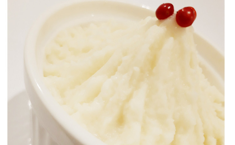 【砂糖不使用ヘルシー洋食】つなぎ無しで作るステーキみたいなワイルドハンバーグwithオニオンソース、バター不使用クリームマッシュポテト、タブレ(中東風パセリサラダ)