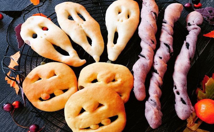 ハロウィン🎃フーガス(プレーン&パンプキン)🎃グリッシーニ