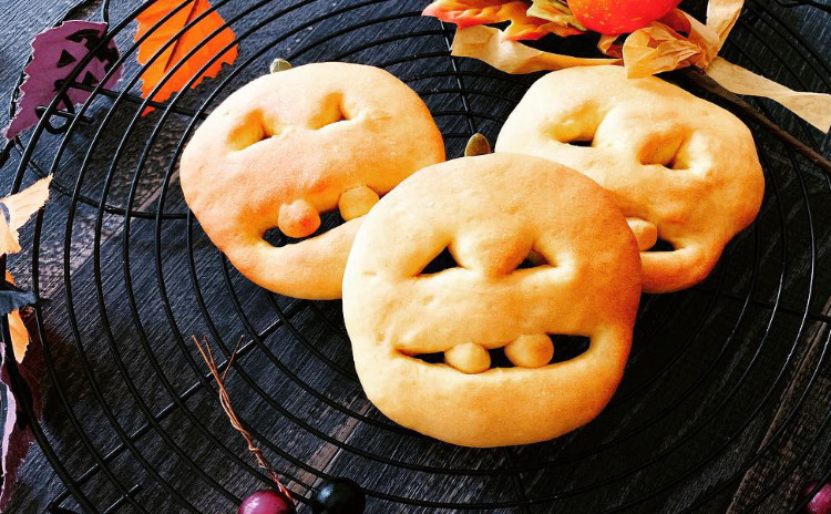 ハロウィン🎃フーガス(プレーン&パンプキン)🎃グリッシーニ