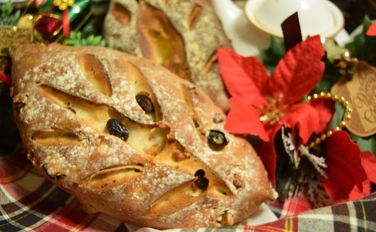 クリスマスにはリッチなスタイルで♪クリームチーズがいっぱい♡木の葉パン♪