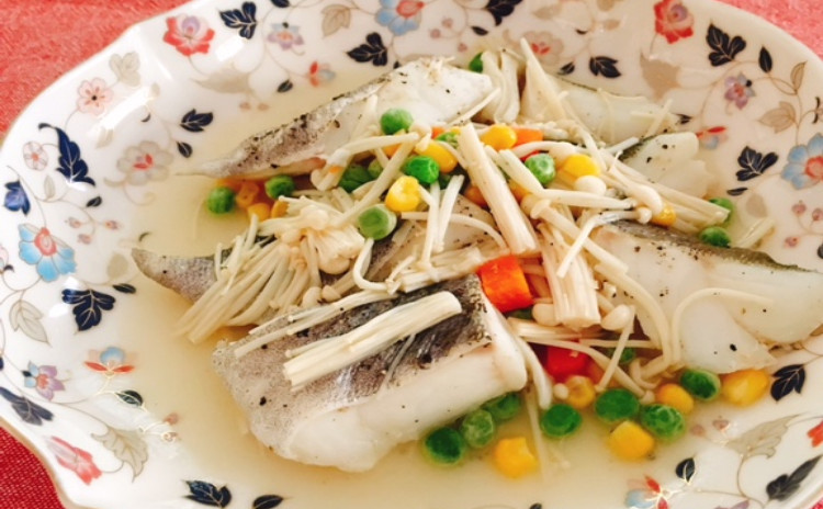 旬の食材料理 キャベツたっぷりシュークルート紫もち麦ライス添え、タラのバター蒸し、ブロッコリーのアンチョビサラダ、チョコブラウニー