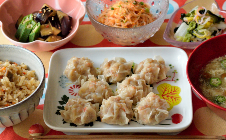 海老シュウマイを手作り♪焼き豚の中華おこわも♡副菜のレパートリーも広がる「おうち中華」の献立です♪