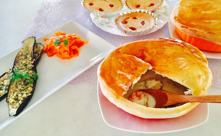 【2年前のメニュー復活】あったかパンシチュー2つとファルシとラペ!ストロベリーチーズケーキ3つ メニューとは別にスィーツorお土産付き