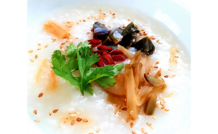 【砂糖不使用★ヘルシー中華】①とろっとろに米の花を咲かせた『濃厚鶏肉と貝柱の中華粥』、②『特製ゴマだれ棒々鶏』