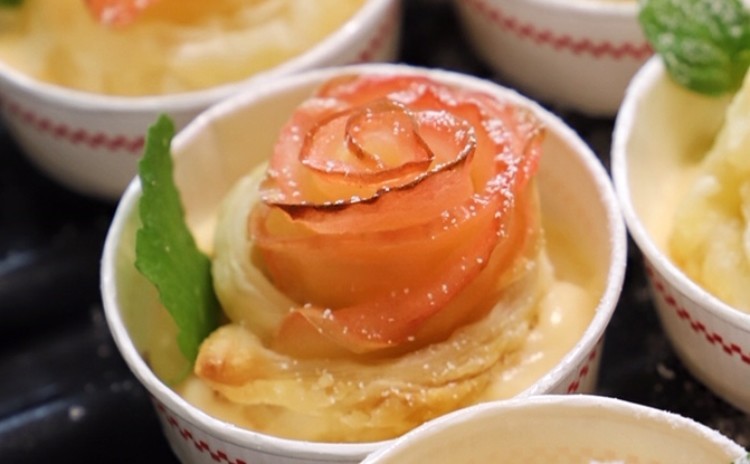 レンジ活用レッスン♬ホワイトソースのシチューパイ 薔薇のアップルパイ ライ麦とクランベリーのプチパン