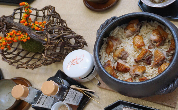 日本三大地鶏「比内地鶏」を味わう♪/「三度楽しめる比内地鶏の土鍋飯」/比内地鶏と蓮根のわさマヨ和え/その他3品
