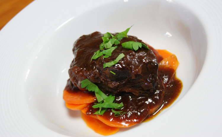 寒い冬こそじっくり煮込んだお肉料理を!