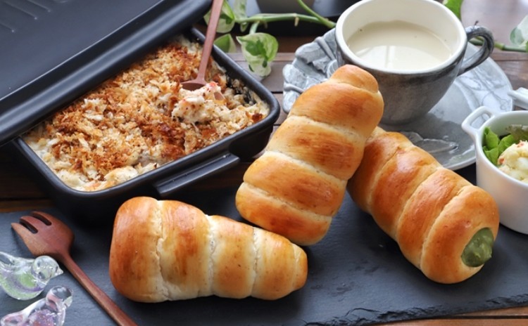 お抹茶カスタードのコルネ&スコップだったら安心カニクリームコロッケ甘さ控えめほうじ茶ラテ♪