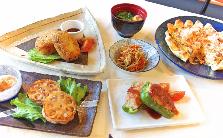 【家庭料理、ちゃんと美味しく!】ピーマンの肉詰め、揚げないコロッケ、蓮根のはさみ焼き、他