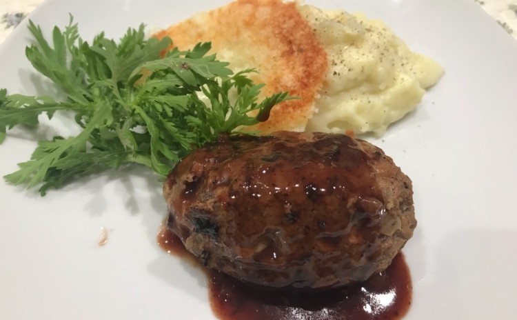 お肉の香り香ばしいハンバーグ&甘い焼き春キャベツ