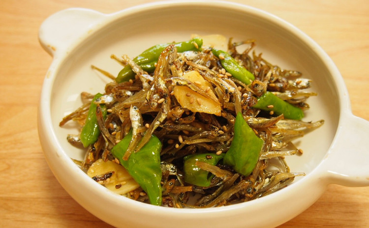 海鮮ビビンパと豆腐の煮物、ししとうと煮干しの炒め物ほか2品