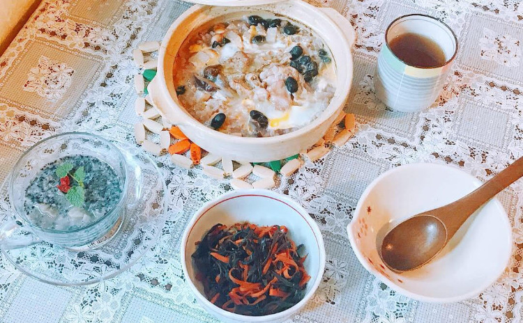 温活・潤活・氣活でインフル&風邪予防、免疫力upメニュー!寒い冬を食療薬膳で乗り越えましょう1.薬膳茶玄米五分粥 2.黒木耳&人参ピリっとキンピラ 3.黒ゴマ白キクラゲ甘酒で潤いデザート オリジナル薬酒1杯プレゼント&薬膳茶飲み放題
